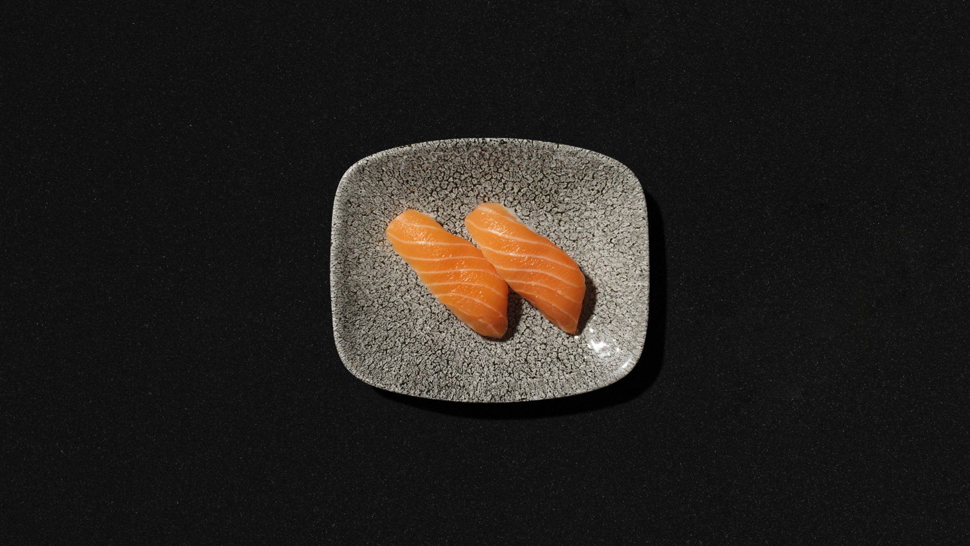 Lohi nigiri Hanko Aasian Lohi nigiripari tarjoiltuna