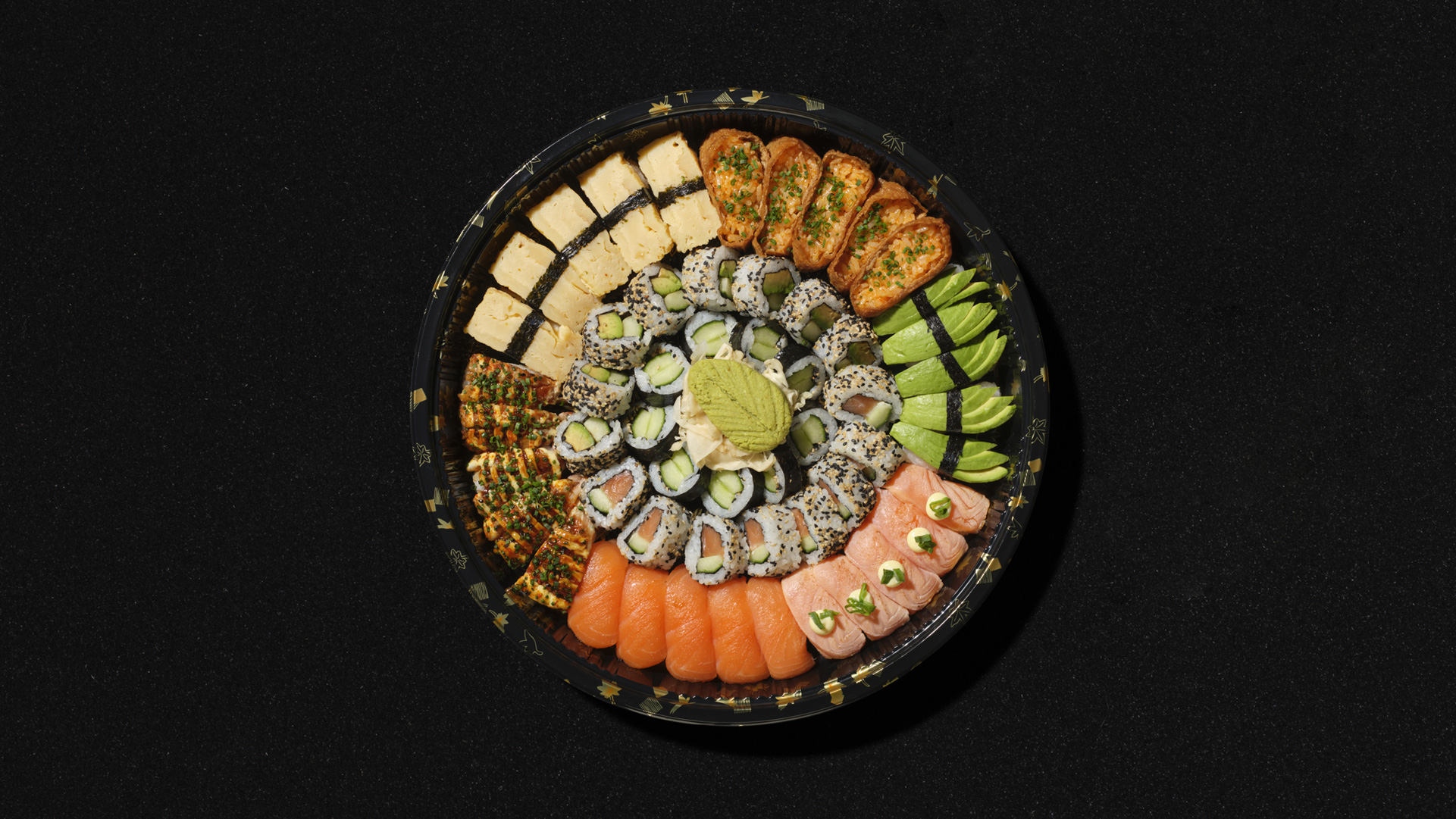 Party platter 56kpl Hanko Aasian Party platter 56kpl sushiplatter kruunaa juhlien tarjoilun