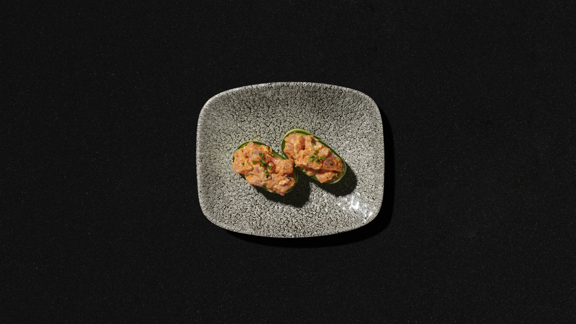 Spicy tuna gunkan Hanko Aasian Spicy tuna gunkan nigiripari tarjoiltuna